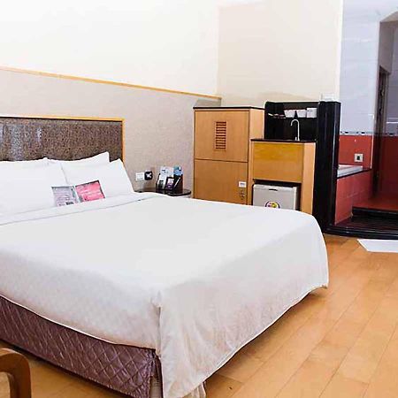 Royal Group Motel Chien Kuo Branch Kaohsiung Exterior photo